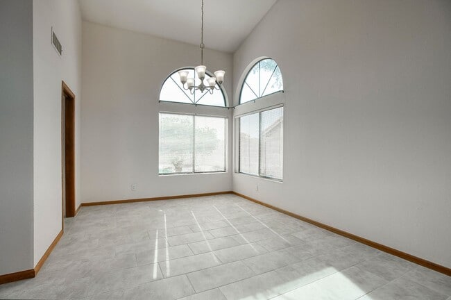 Building Photo - Spacious Tempe 4 bedroom