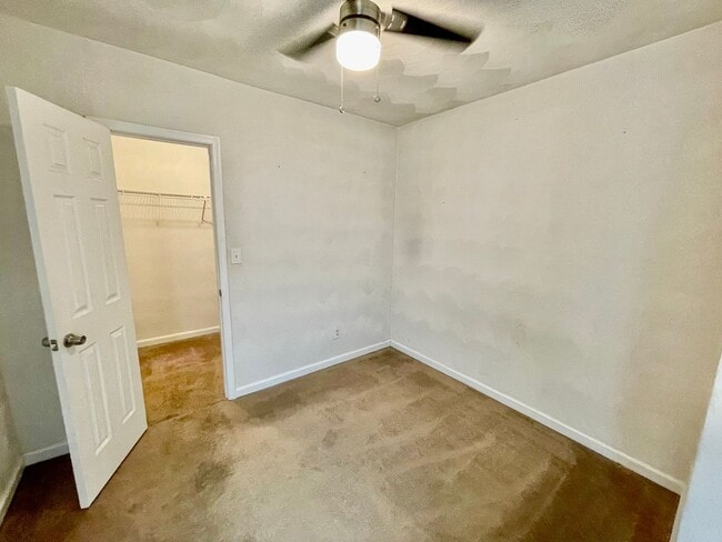 Building Photo - Charming 3-Bedroom Home with Fenced Yard i...