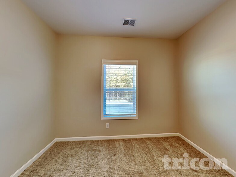 Building Photo - 215 Waters Edge Pkwy