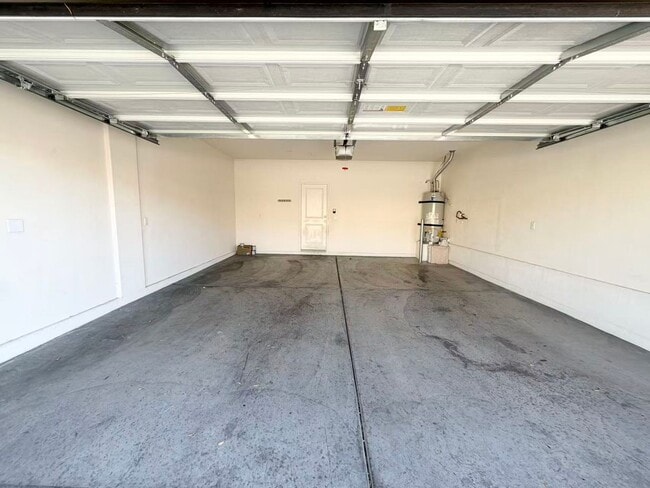 Building Photo - BEAUTIFUL 2 STORY TOWN HOUSE IN GATED COMMUNITY