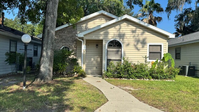Building Photo - Spacious 2BR/2BA Home with Screened Porch & Fenced Yard For Rent!