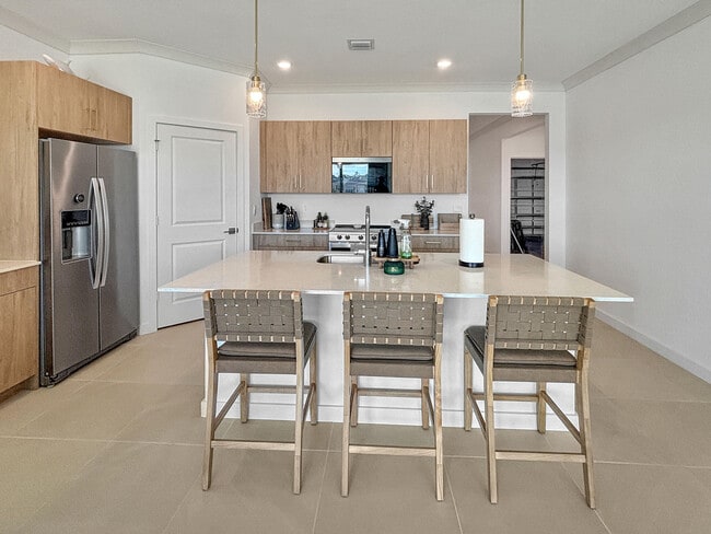 Building Photo - 5989 SE Sky Blue Cir