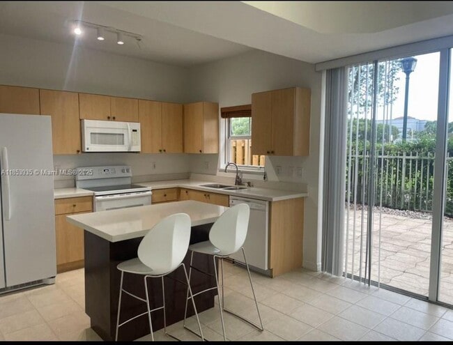 Primary Photo - 11500 NW 60th Terrace