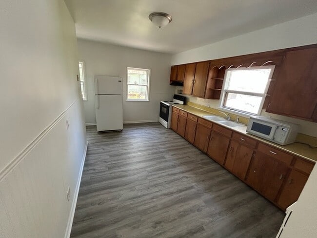 Building Photo - 114 W Alexander St