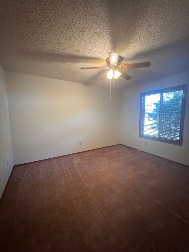 Building Photo - Spacious Home with large parklike yard