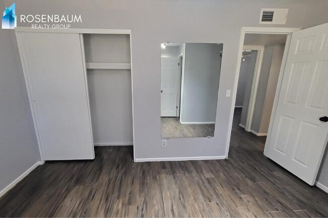 Building Photo - Charming 3-Beds, 1.25-Bath Single-Level Home in Apache Junction!