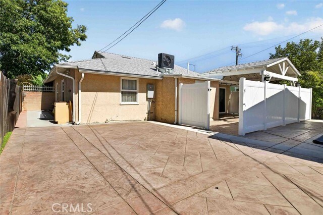 Building Photo - 8007 Louise Ave