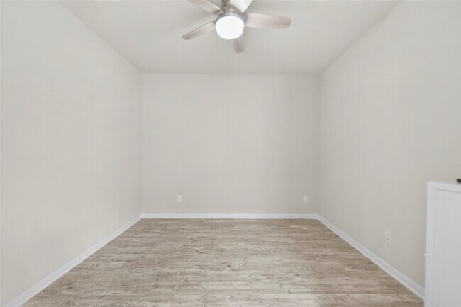 Building Photo - 9911 Brickhouse Dr