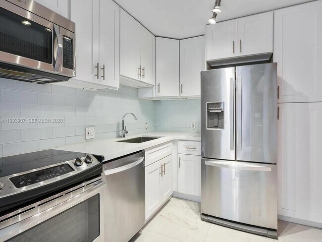 Building Photo - 20301 W Country Club Dr