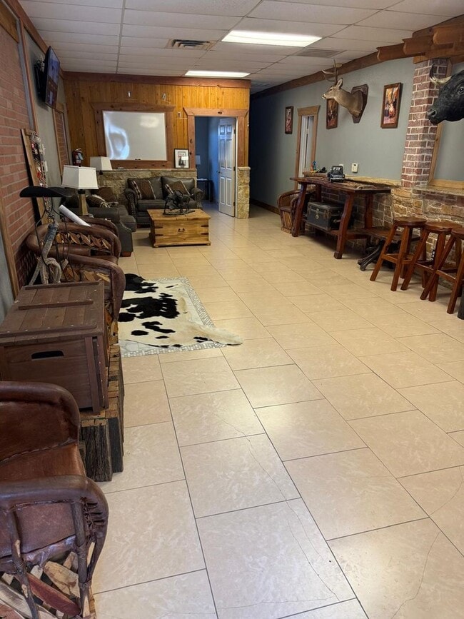 Building Photo - Affordable, Unique 3 bedroom