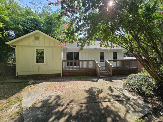 Building Photo - 469 Lawrence Dr