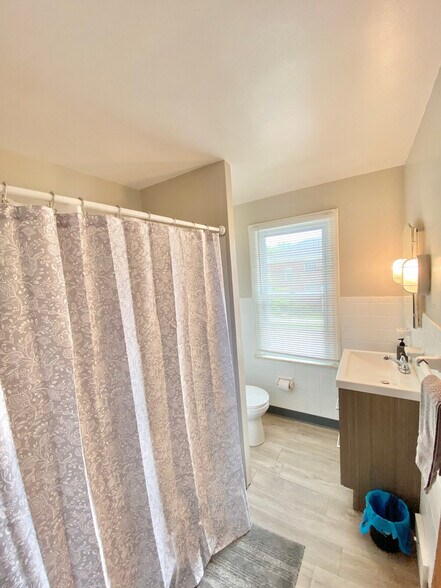 Building Photo - 3698 Washington Blvd