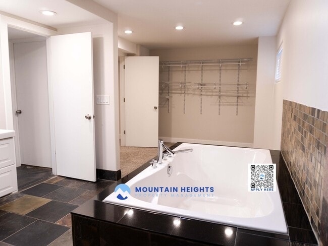 Building Photo - 8589 Kings Hill Dr