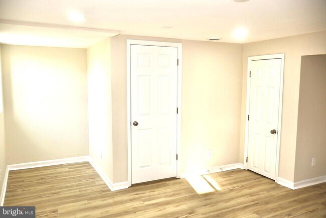 Building Photo - 147 Deacon Rd