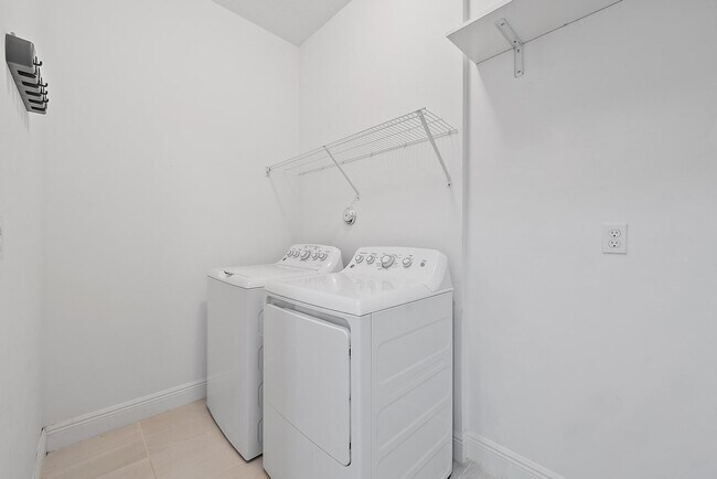 Building Photo - 5420 Quiet Lake Pl