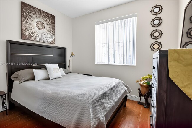 Building Photo - 910 SW 143rd Ave