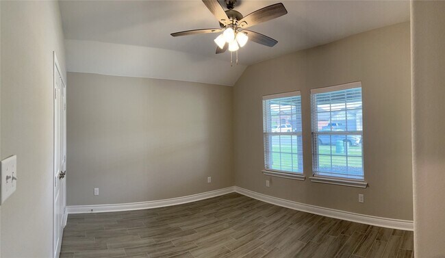 Building Photo - 1004 Hardaway Ln
