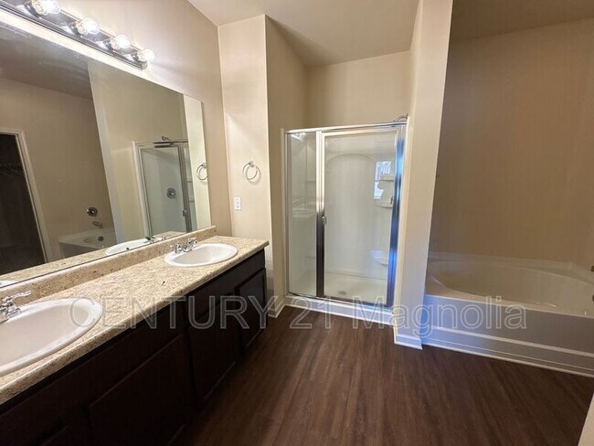 Building Photo - 3061 White Gate Lp