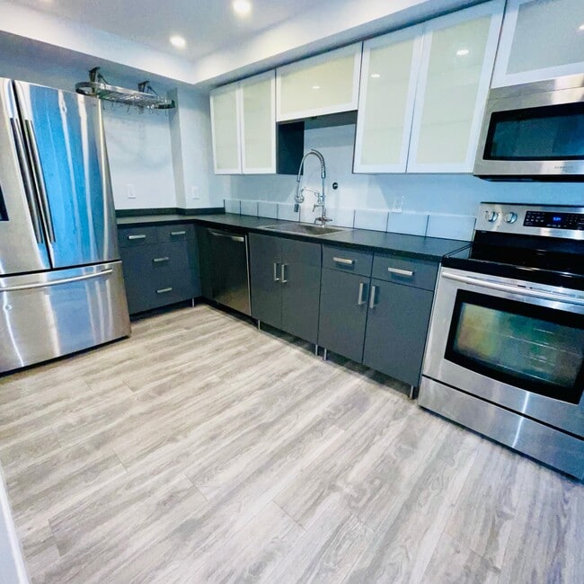 Building Photo - 3450 S Ocean Blvd