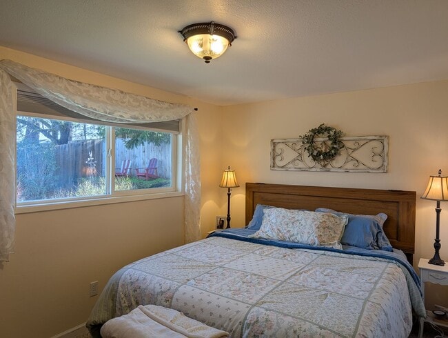 Building Photo - Unfurnished Light-Filled, Beautifully Updated 3-Bedroom Home in Jacksonville