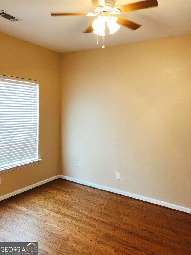 Building Photo - 301 Brookview Dr