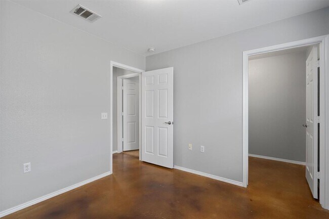 Building Photo - 9009 Southwick Dr