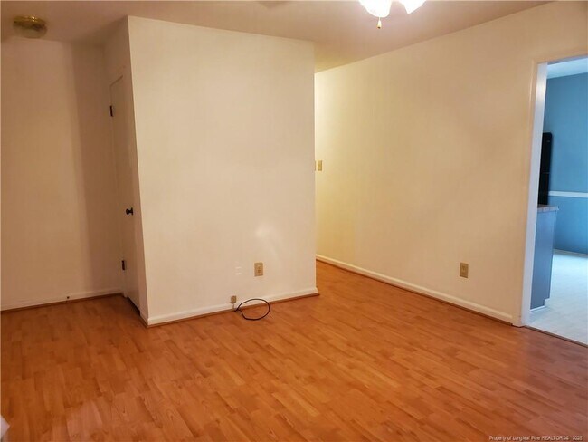 Building Photo - 3264 Glenmore Dr