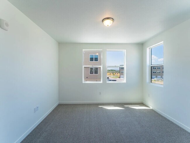 Building Photo - 8362 Iris Lumi Ln