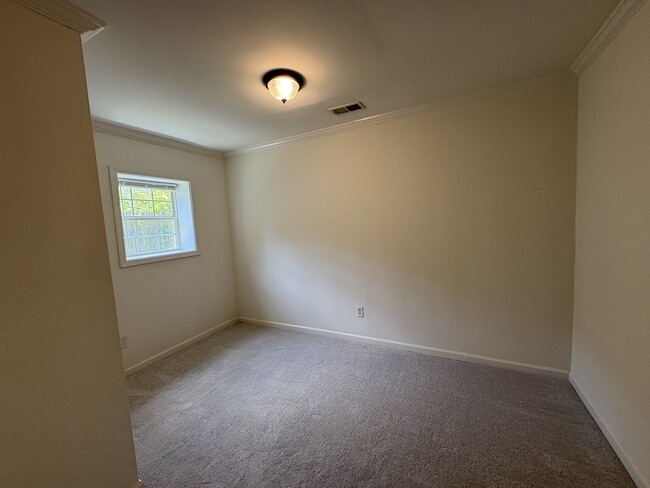 Building Photo - 1051 Grant Way SE