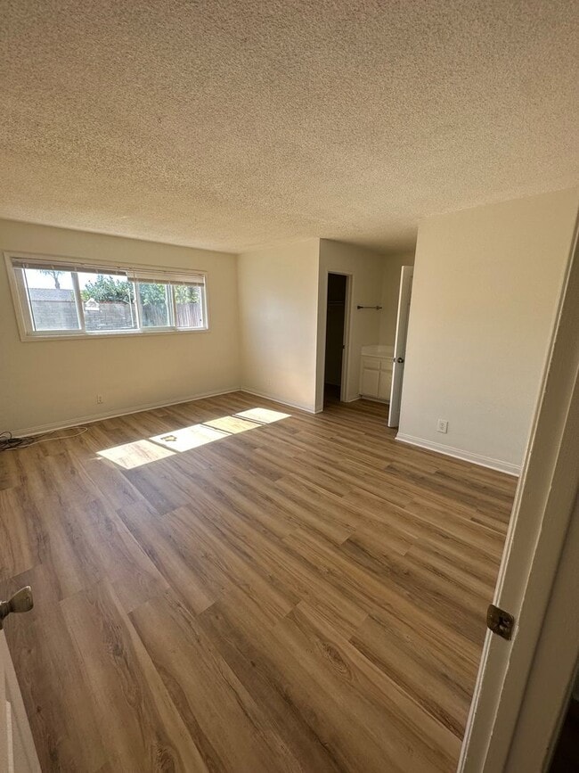 Building Photo - Newly Remodeled South Corona Family Home