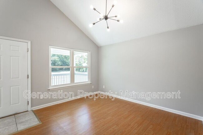 Building Photo - 2005 S Lyerly St