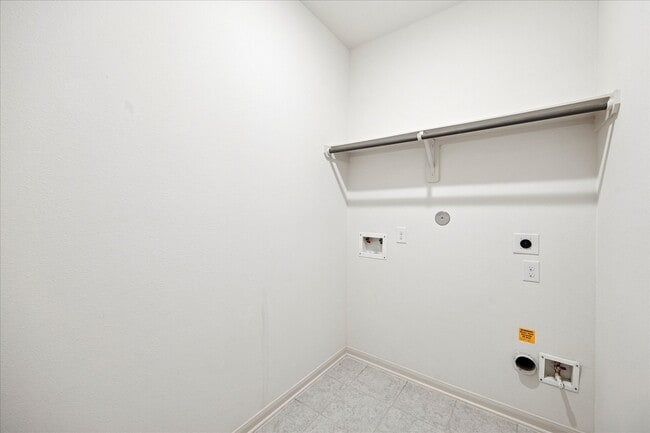 Building Photo - 6018 Bristol Spur Ln