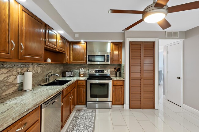 Building Photo - 1370 S Ocean Blvd