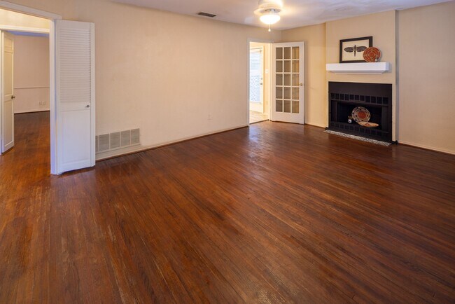 Building Photo - 415 Haden St