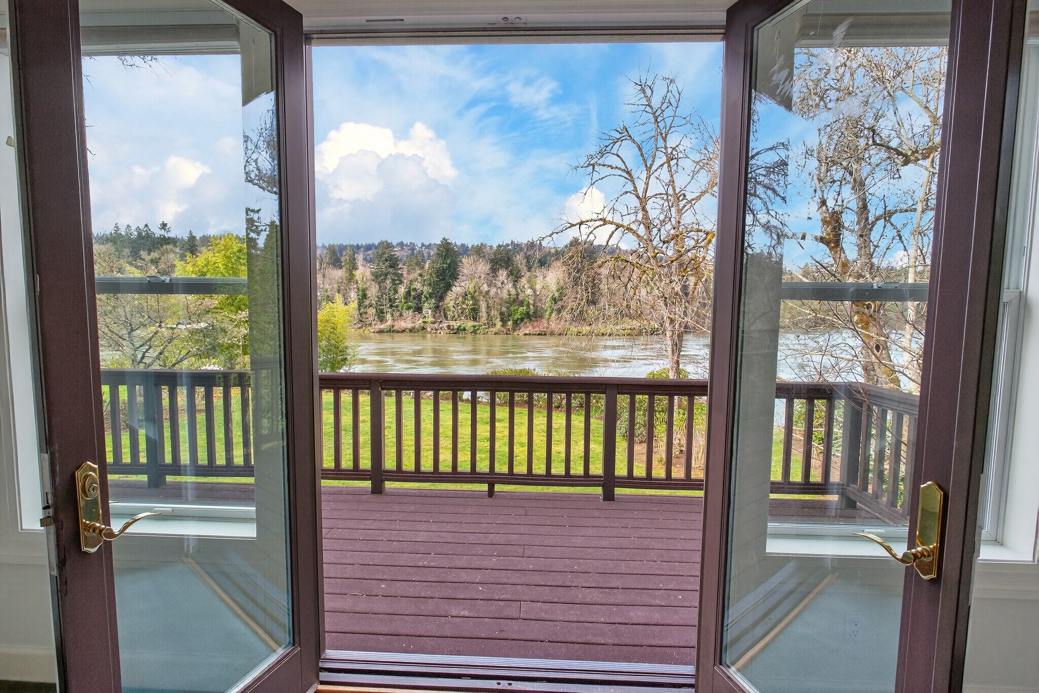 Building Photo - 1645 SE Oak Shore Ln