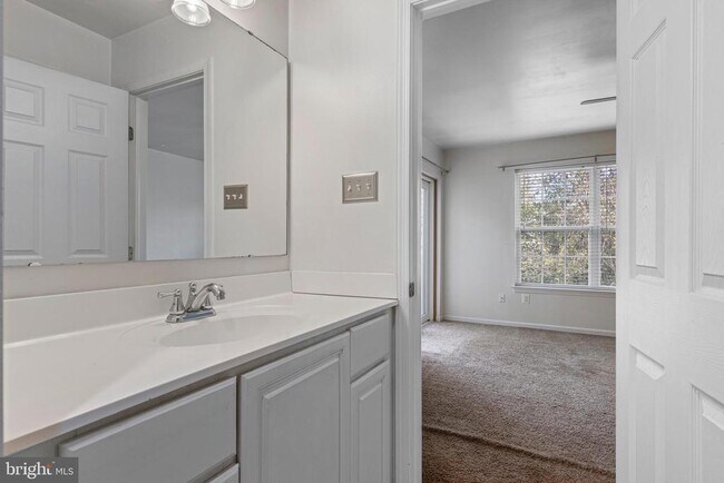 Building Photo - 312 River Birch Cir