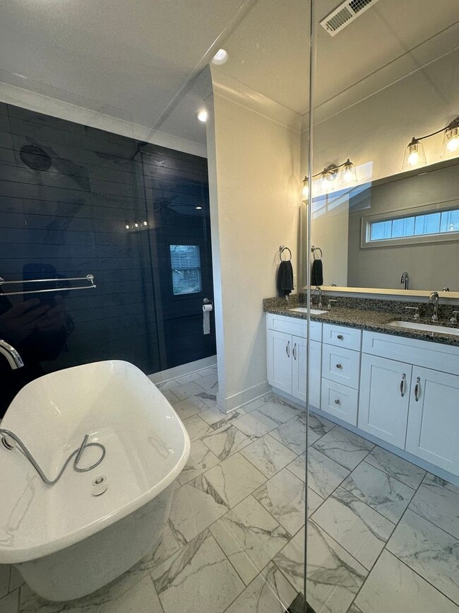 Building Photo - 3 Bedroom / 2 Bath  Johnson City TN