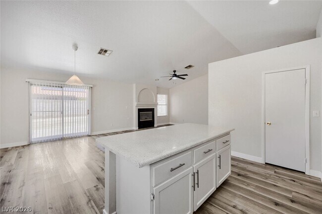 Building Photo - 5115 N Vista Del Rancho Way