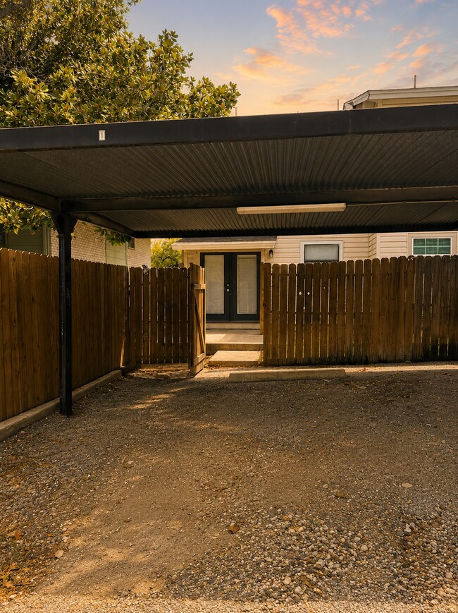 Building Photo - 1026 Fabulous Dr
