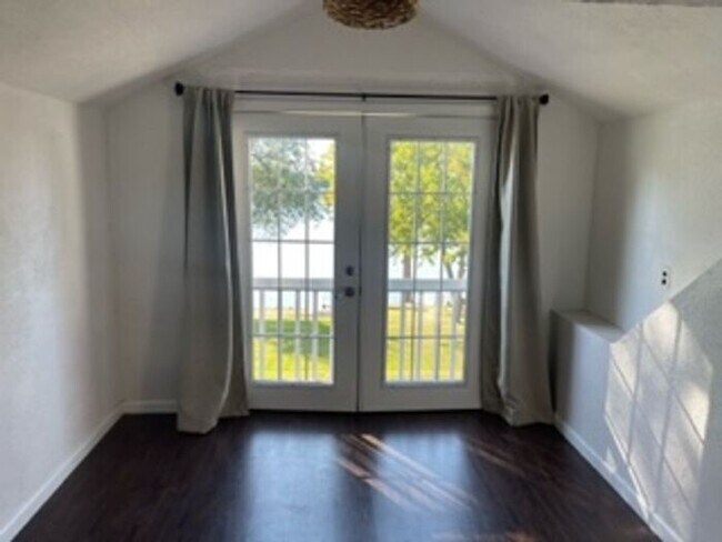 Building Photo - Lake Oakland Lakefront Home - 3 Bedroom 2 ...