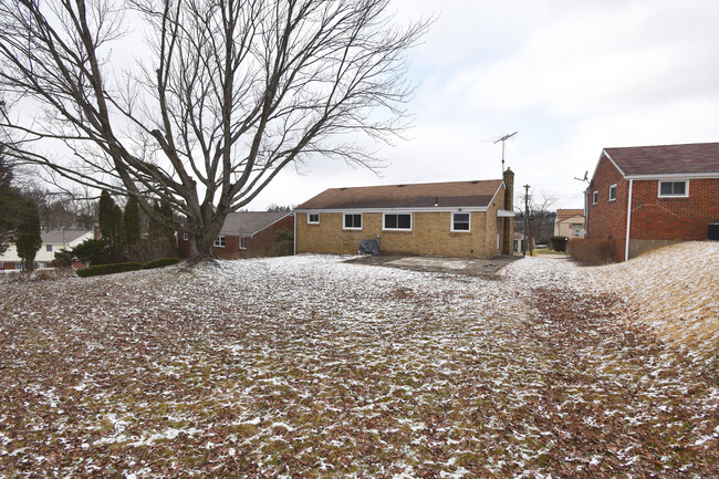 Building Photo - 1559 Orchardview Dr
