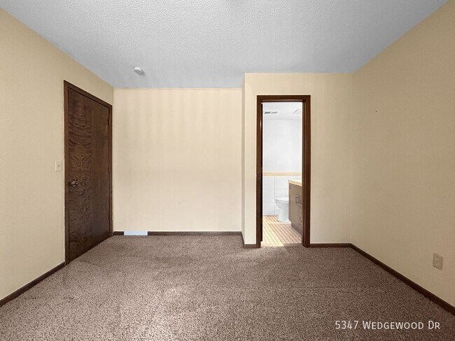Building Photo - 5347 Wedgewood Dr