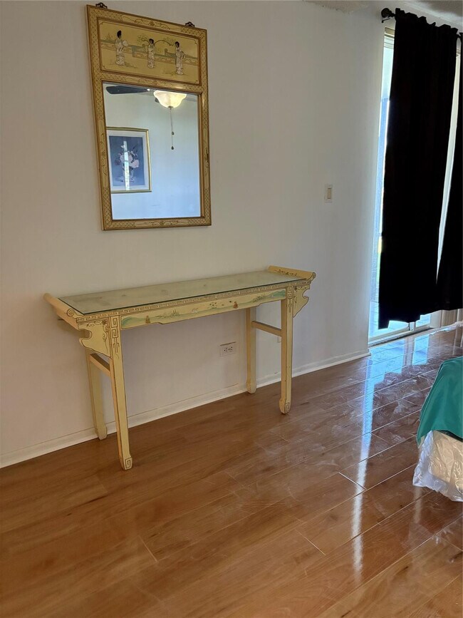 Building Photo - 3750 Inverrary Dr