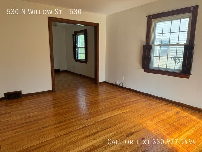 Building Photo - 530 N Willow St