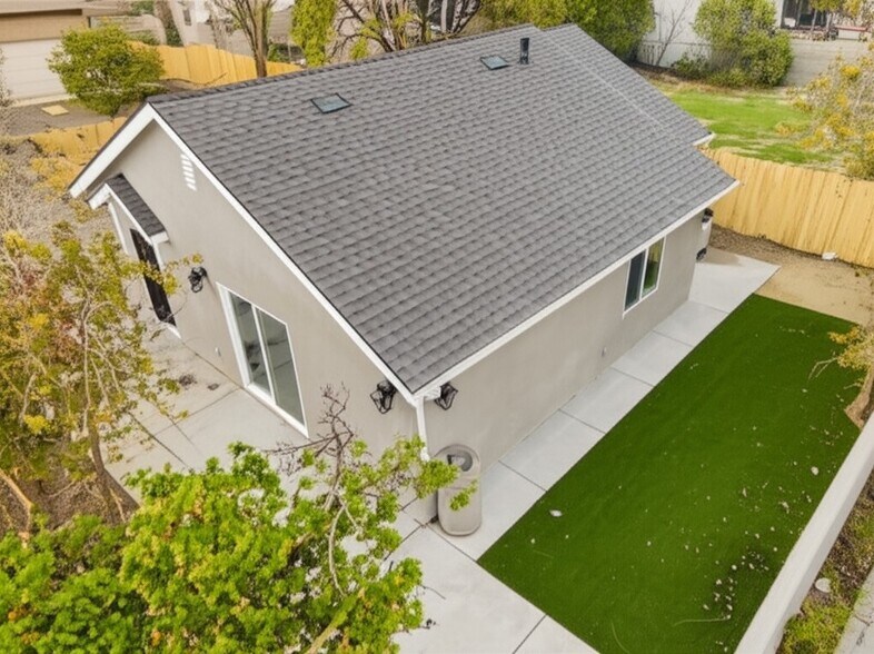 Building Photo - 6842 Yolanda Ave