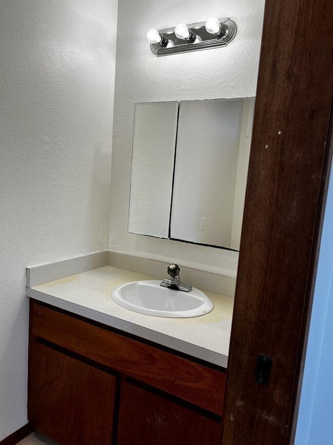 Building Photo - 25-209-209 Hana St