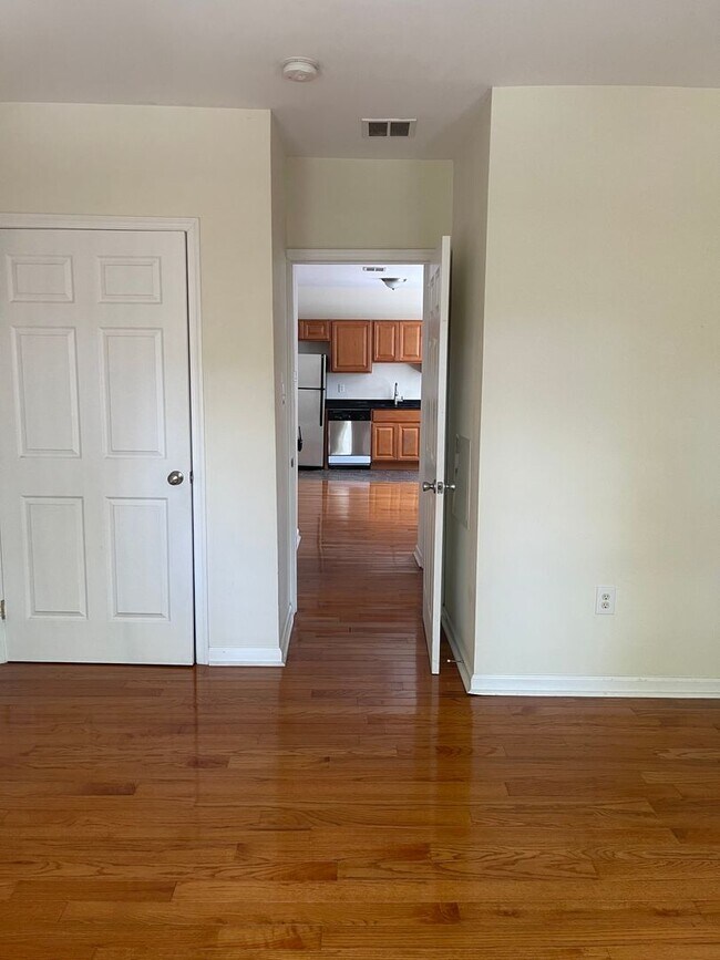 Building Photo - 5031 Hazel Ave