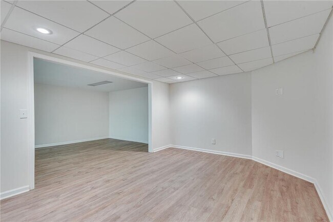Building Photo - 5699 Bend Creek Rd