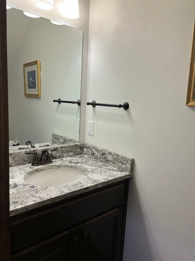 Building Photo - 3 Bedroom Townhome in Victor, ID with Garage