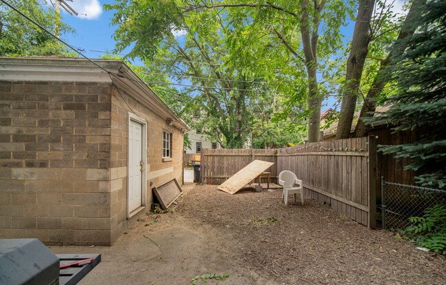 Building Photo - 1029 Garnett Pl